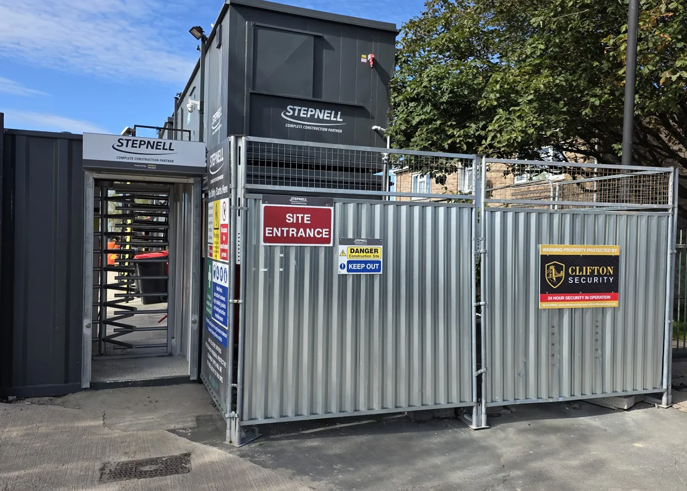 block-clifton-security-building-site-entrance block-clifton-security-building-site-entrance